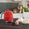 mini bollitore rosso lucido composizione