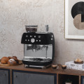 macchina caffe con macinacaffe nero lucido composizione