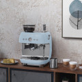 macchina caffe con macinacaffe azzurro lucido composizione