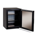 minibar hotel silenzioso vuoto