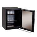 minibar hotel silenzioso vuoto