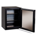 minibar hotel silenzioso vuoto