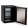 minibar hotel silenzioso vuoto