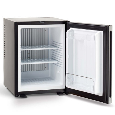 minibar hotel silenzioso vuoto