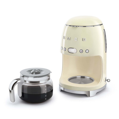 macchina caffe con filtro caraffa con caffe panna lucido