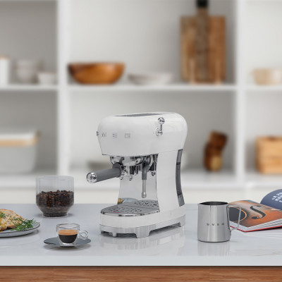 macchina caffe espresso manuale bianco lucido composizione