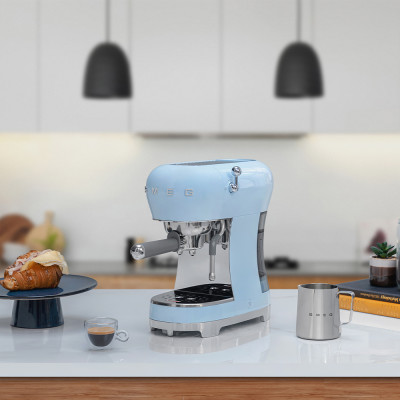 macchina caffe espresso manuale azzurro lucido composizione