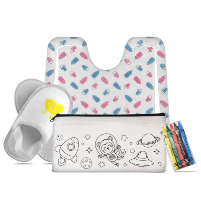 pochette completa di bavaglino, ciabattine e pastelli per hotel