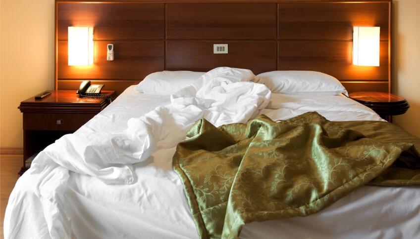 DETERGENTI PROFESSIONALI PER LE PULIZIE NELLE CAMERE DI ALBERGO  