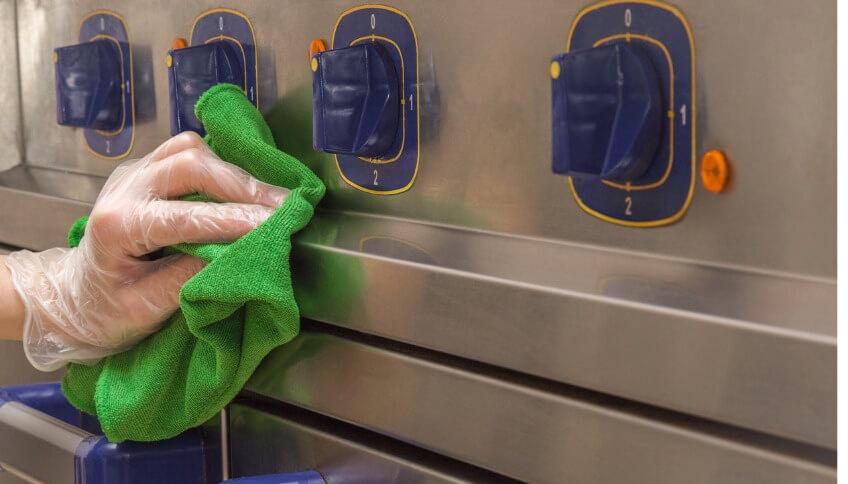 DETERGENTI PROFESSIONALI PER RISTORAZIONE: SCEGLIERE BENE PER SANIFICARE AL MEGLIO